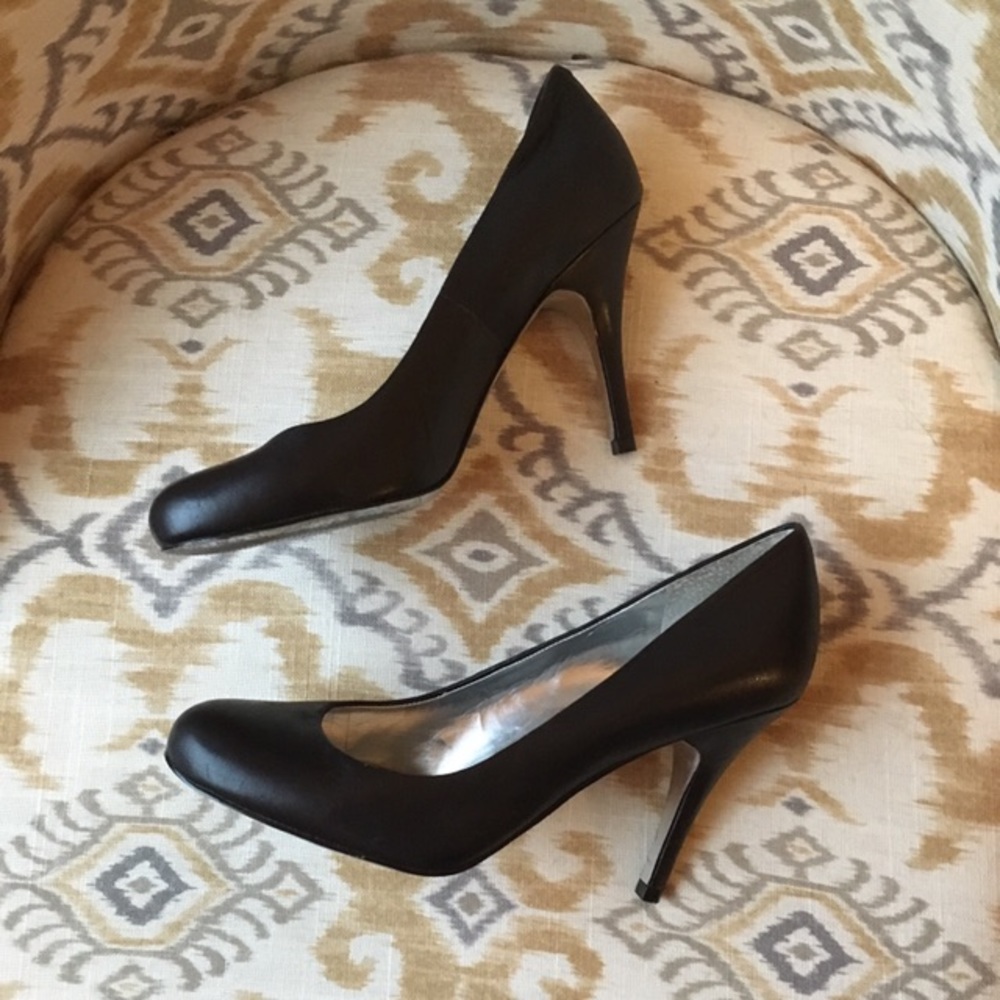 Pumps - Picture 2 of 12